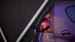 Peugeot 107 Facelifting - prawy tylny reflektor - wyłączony