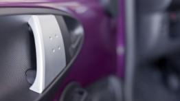 Peugeot 107 Facelifting - drzwi kierowcy od wewnątrz