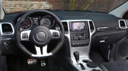 Jeep Grand Cherokee SRT8 2012 - pełny panel przedni