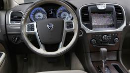 Lancia Thema 2012 - kokpit