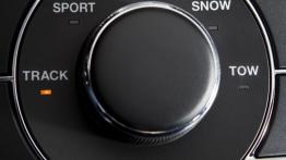 Jeep Grand Cherokee SRT8 2012 - tunel środkowy między fotelami