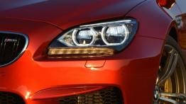 BMW M6 Coupe 2012 - lewy przedni reflektor - włączony