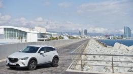 Mazda CX-3 SKYACTIV-G (2015) - lewy bok