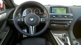 BMW M6 Coupe 2012 - kokpit