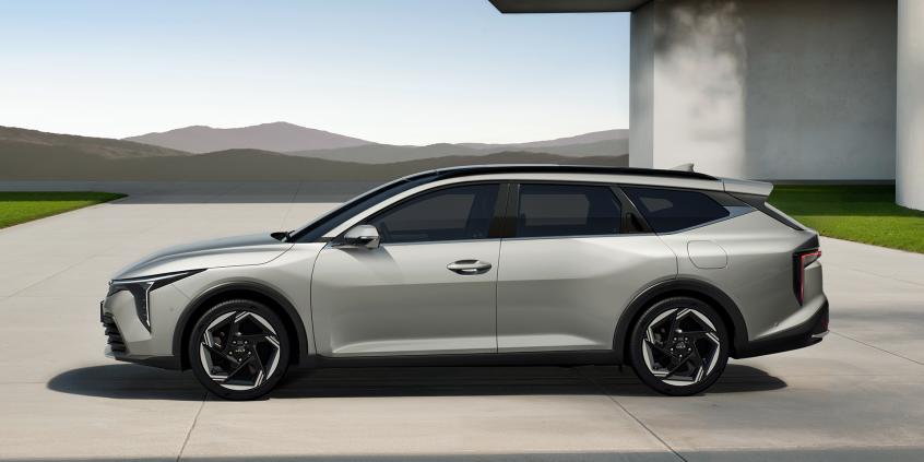 Kia K4 Kombi dołącza do oferty. Dynamiczny design, przestronna kabina oraz ponad 600 litrów bagażnika