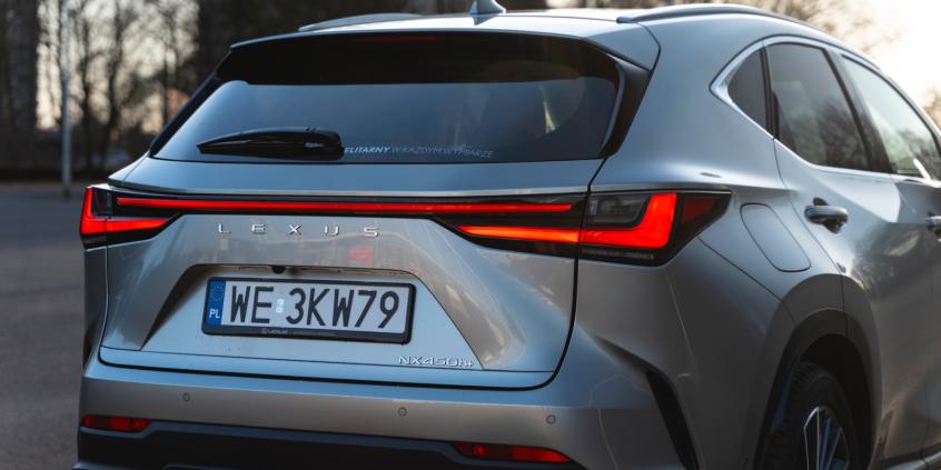 Lexus NX 450h+ E-FOUR Omotenashi nie pozwala sobie na słabości. W końcu znalazłem samochód dla siebie