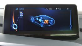 BMW i8 (2014) - ekran systemu multimedialnego