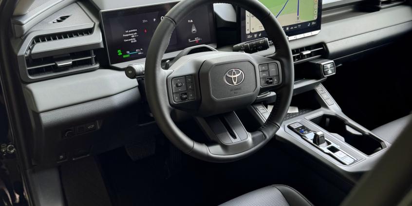 Test: Toyota RAV4 Plug-in Hybrid Executive rozdaje karty na rynku hybryd. Zweryfikowałem producenta