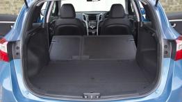 Hyundai i30 II kombi - tylna kanapa złożona, widok z bagażnika