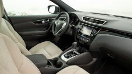 Nissan Qashqai II dCi (2014) - widok ogólny wnętrza z przodu