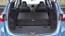 Hyundai i30 II kombi - tylna kanapa złożona, widok z bagażnika