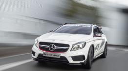 Mercedes GLA 45 AMG Concept (2013) - widok z przodu