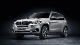 BMW X5 eDrive Concept (2013) - przód - reflektory włączone