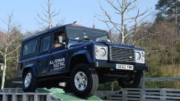 Land Rover Defender Electric Concept (2013) - widok z przodu