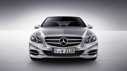 Mercedes klasy E (W212) sedan 2013 - widok z przodu