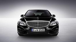 Mercedes klasy E (W212) sedan 2013 - widok z przodu
