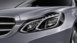 Mercedes klasy E (W212) sedan 2013 - lewy przedni reflektor - wyłączony