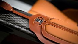 Aston Martin CC100 Speedster Concept (2013) - tunel środkowy między fotelami