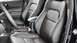 Toyota Auris Touring Sports Black (2013) - fotel kierowcy, widok z przodu