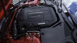 Jaguar F-Type V6S Italian Racing Red - maska otwarta