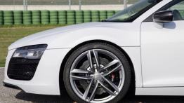 Audi R8 V8 Coupe Facelifting (2013) - lewe przednie nadkole