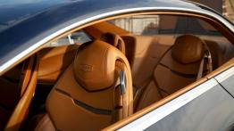 Cadillac Elmiraj Concept (2013) - zagłówek na fotelu kierowcy, widok z przodu
