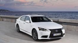 Lexus LS 600h F-Sport (2013) - widok z przodu