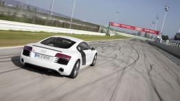Audi R8 V8 Coupe Facelifting (2013) - widok z tyłu