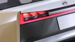 Nissan IDx Freeflow Concept (2013) - lewy tylny reflektor - włączony