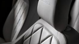 Ford Mondeo Vignale Concept (2013) - zagłówek na fotelu kierowcy, widok z przodu