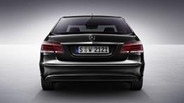 Mercedes klasy E (W212) sedan 2013 - widok z tyłu