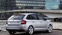 Skoda Rapid Spaceback (2013) - widok z tyłu