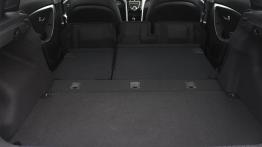 Hyundai Elantra GT 2013 - tylna kanapa złożona, widok z bagażnika