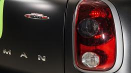 Mini Countryman JCW ALL4 Dakar 2013 - prawy tylny reflektor - włączony