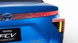 Toyota FCV Concept (2013) - tył - reflektory włączone