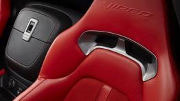 SRT Viper 2013 - zagłówek na fotelu kierowcy, widok z przodu