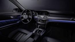 Mercedes klasy E (W212) sedan 2013 - pełny panel przedni