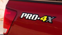 Nissan Titan 2013 - emblemat boczny