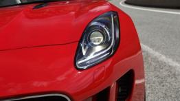 Jaguar F-Type V8S Salsa Red - lewy przedni reflektor - włączony