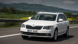 Skoda Superb II Kombi Facelifting (2013) - widok z przodu