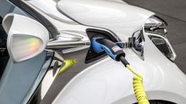 Smart FourJoy Concept (2013) - gniazdo ładowania