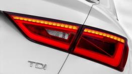 Audi A3 III Limousine (sedan 2013) - prawy tylny reflektor - włączony