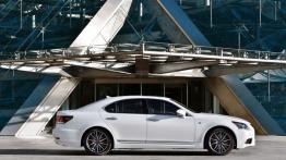 Lexus LS 600h F-Sport (2013) - prawy bok