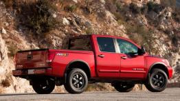 Nissan Titan 2013 - widok z tyłu