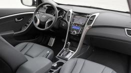 Hyundai Elantra GT 2013 - pełny panel przedni