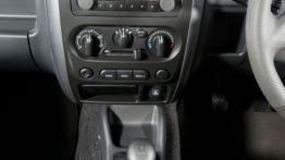 Suzuki Jimny Facelifting (2013) - konsola środkowa