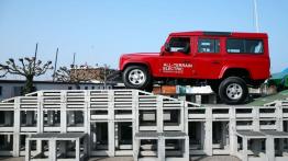 Land Rover Defender Electric Concept (2013) - lewy bok