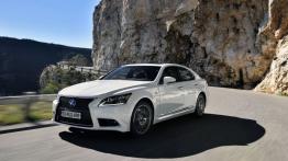 Lexus LS 600h F-Sport (2013) - lewy bok