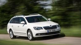 Skoda Superb II Kombi Facelifting (2013) - widok z przodu