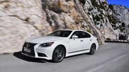 Lexus LS 600h F-Sport (2013) - lewy bok